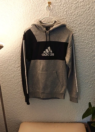 Sweat-shirt homme adidas gris et noir, taille S, parfait état, marque: adidas, état: Très bon état, taille: S, 17,00 €, 18,55 € Protection acheteurs incluse