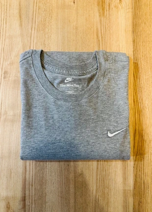T-shirt Nike gris taille L, brand: Nike, condizioni: Nuovo con cartellino, taglia: L, €16.90, €18.45 include la Protezione acquisti