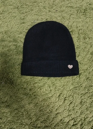Bonnet noir avec un petit cœur doré, brand: Jubylee, condizioni: Ottime, taglia: Taglia unica, €3.50, €4.38 include la Protezione acquisti