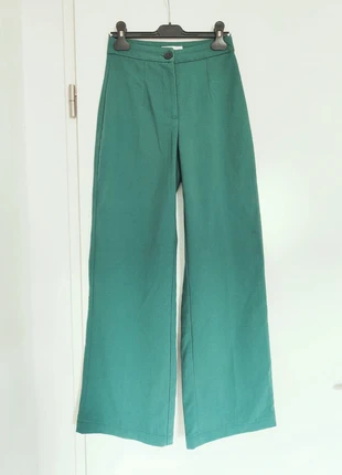 Pantalon large femme vert forêt Bershka 34, marque: Bershka, état: Très bon état, taille: XS / 34 / 6, 18,00 €, 19,60 € Protection acheteurs incluse