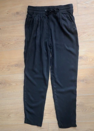 Pantalon fluide noir classique, marke: Mango, zustand: Sehr gut, größe: XS / 34 / 6, 4,50 €, 5,43 € inklusive Vinted-Käuferschutz