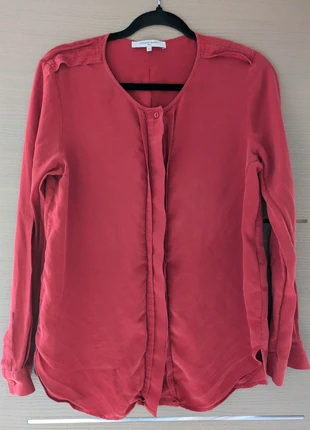 Blouse rouge en soie Gérard Darel T.40, merk: Gerard Darel, staat: Heel goed, maat: L / 40 / 12, € 15,00, € 16,45 inclusief Kopersbescherming