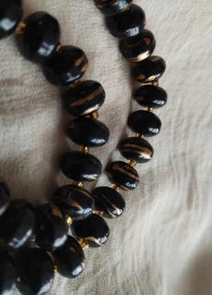 Collier perles laquées noires et dorées idéal pour les fetes, marca: Vintage Dressing, estado: Muito bom, €9.00, €10.15 inclui Proteção do Comprador