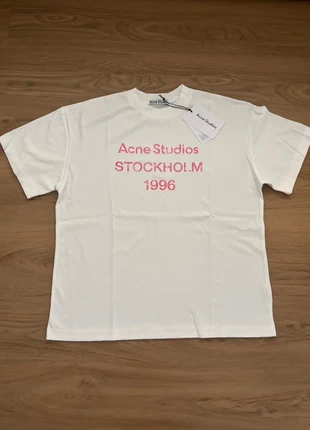 Camiseta Acne Studios, marca: Acne Studios, estado: Nuevo con etiquetas, tamaño: S, 60,00 €, 63,70 € Protección al comprador incluida