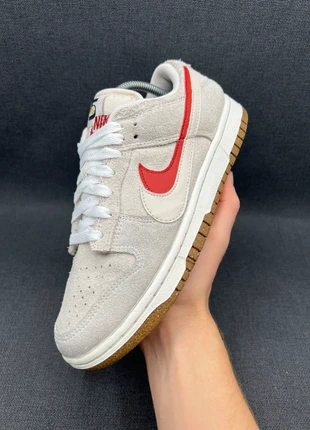 Nike dunk low daim double swoosh crème rouge 38 (is2666), marque: Nike, état: Très bon état, taille: 38, 65,00 €, 68,95 € Protection acheteurs (Pro) incluse