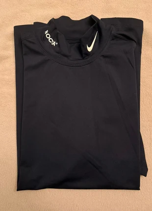 Nike NOCTA top noir à col montant – collection Drake – taille S, marke: Nike x Nocta, zustand: Sehr gut, größe: S / 36 / 8, 55,00 €, 58,45 € inklusive Vinted-Käuferschutz