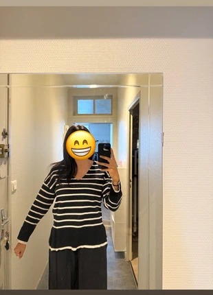 Pull rayé noir et blanc col V, marca: Mango, estado: Novo sem etiquetas, tamanho: S / 36 / 8, €20.00, €21.70 inclui Proteção do Comprador