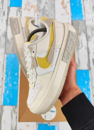 Baskets Sneackers Nike Air Force One Low Fontanka << Summit White Celery >> Taille 37.5, marque: Nike, état: Très bon état, taille: 37.5, 55,00 €, 58,45 € Protection acheteurs (Pro) incluse