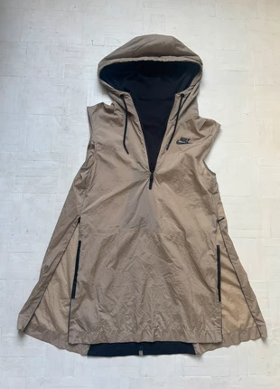 Top Nike à capuche, brand: Nike, condition: Very good, size: XS / 34 / 6, €25.00, €26.95 includes Buyer Protection