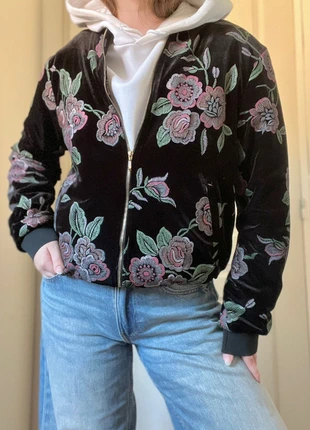 Veste bomber noir en velours avec fleurs rose taille 36 Made in France, marca: Vintage Dressing, estado: Nuevo sin etiquetas, tamaño: S / 36 / 8, 15,00 €, 16,45 € Protección al comprador incluida