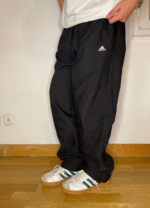 Parachute TrackPant Adidas Noir Vintage | L, marca: adidas, estado: Muito bom, tamanho: L, €28.00, €30.10 inclui Proteção do Comprador