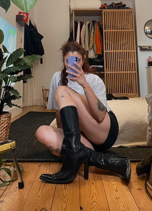 Bottes cuir noires mi-mollet à talons hauts – bout pointu, élégantes, marque: Vintage Chic, état: Bon état, taille: 38, 25,00 €, 26,95 € Protection acheteurs incluse