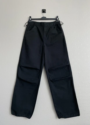 Pantalon parachute, brand: Bershka, condizioni: Nuovo con cartellino, taglia: S / IT 40 / EU 36, €25.00, €26.95 include la Protezione acquisti