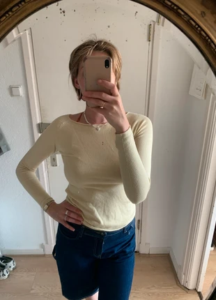 Yellow longsleeve, merk: Yellow, staat: Heel goed, maat: M / 38 / 10, € 5,00, € 5,95 inclusief Kopersbescherming