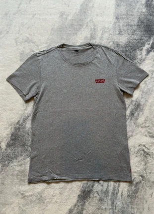 t-shirt slim gris logo brodé levis taille m, marke: Levi's, zustand: Sehr gut, größe: M, 15,00 €, 16,45 € beinhaltet Vinted-Käuferschutz Pro