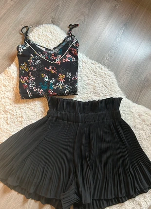 Short plissé noir taille haute – Shein M, brand: Shein, condition: New without tags, size: M / 38 / 10, €4.00, €4.90 includes Buyer Protection