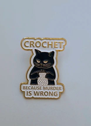 Pin Spilla smaltata ironica gatto nero "Crochet because Murder Is wrong", brand: spilla gatto, condizioni: Nuovo con cartellino, €5.00, €5.95 include la Protezione acquisti
