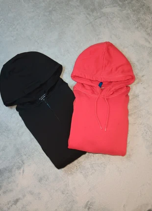 Lot de 2 Pulls à Capuche à Zip – Noir et Rouge – Taille 170 cm & XS – Bon État avec Défauts, staat: Goed, maat: XS, € 5,00, € 5,95 inclusief Kopersbescherming