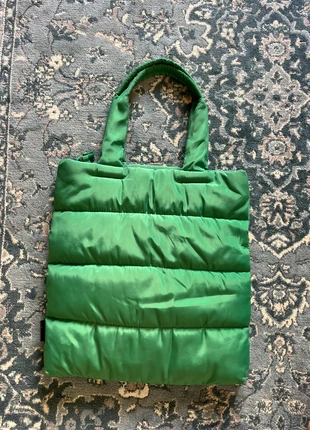 bolso acolchado verde stradivarius puffer, marque: Stradivarius, état: Très bon état, 14,00 €, 15,40 € Protection acheteurs incluse