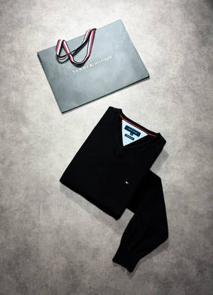 Pull Tommy Hilfiger noir col V - Logo brodé - 100% coton - Taille M | 2407, marke: Tommy Hilfiger, zustand: Sehr gut, größe: M, 29,99 €, 32,19 € beinhaltet Vinted-Käuferschutz Pro