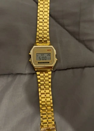 Montre style casio doré vintage y2k, marque: CASIO, état: Neuf sans étiquette, taille: Taille unique, 10,00 €, 11,20 € Protection acheteurs incluse