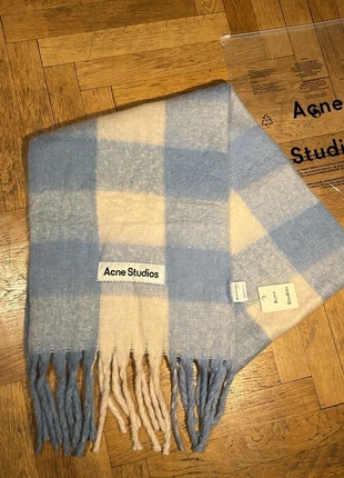 Écharpes acne studios/ écharpes acne studios bleu blanche/ écharpes, marque: Acne Studios, état: Très bon état, 80,00 €, 84,70 € Protection acheteurs incluse
