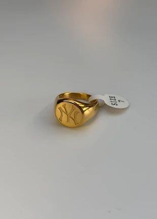 NY Gold Ring, brand: Stainless steel, condizioni: Nuovo con cartellino, taglia: 17,3 mm Ø / 14,5, €10.00, €11.20 include la Protezione acquisti
