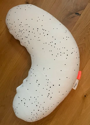 Wunderschönes Stillkissen, brand: Done by Deer, condizioni: Ottime, €7.00, €8.05 include la Protezione acquisti