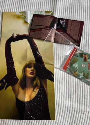 Taylor Swift CD and limited edition poster, condition: Like new, £7.00, £8.05 includes Buyer Protection