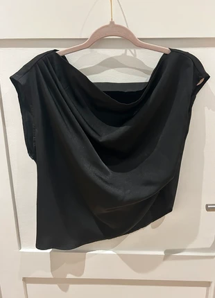 Top asymmetric SHEIN, brand: Shein, condizioni: Nuovo senza cartellino, taglia: S / IT 40 / EU 36, €5.00, €5.95 include la Protezione acquisti