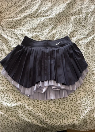 Gonna sportiva nike, marke: Nike, zustand: Sehr gut, größe: M / 38 / 10, 47,00 €, 50,05 € inklusive Vinted-Käuferschutz