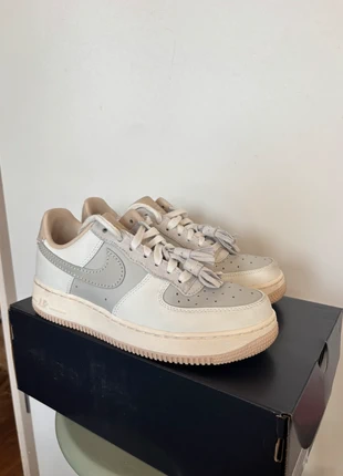 Nike air force 1 ‘07 maat 40 beige, merk: Nike, staat: Heel goed, maat: 40, € 39,00, € 41,65 inclusief Kopersbescherming