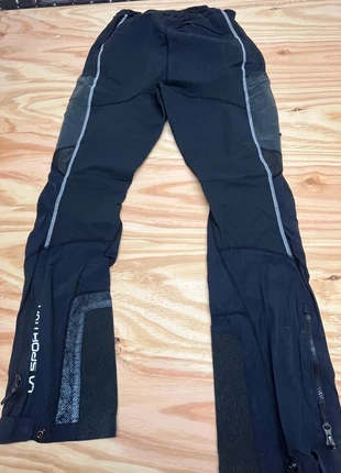 Pantalone La sportiva taglia L, brand: La Sportiva, condizioni: Ottime, taglia: L, €40.00, €42.70 include la Protezione acquisti