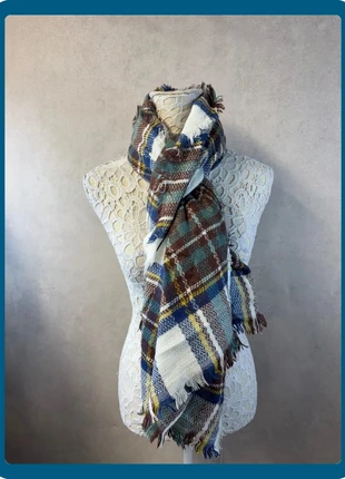 Écharpe à carreaux multicolores et franges – Lot MI30, condition: Very good, €7.10, €8.16 includes Buyer Protection Pro