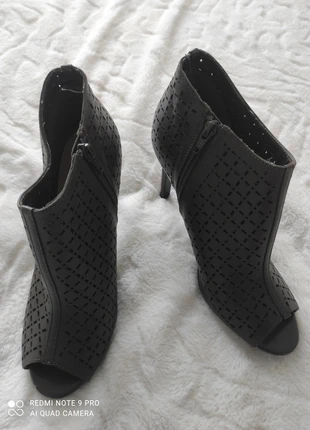 Bottines ouvertes Eram taille 39, brand: éram, condizioni: Buone, taglia: 39, €2.00, €2.80 include la Protezione acquisti