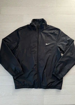 Veste running, coupe vent Nike noir Taille L, marke: Nike, zustand: Sehr gut, größe: L, 25,00 €, 26,95 € inklusive Vinted-Käuferschutz