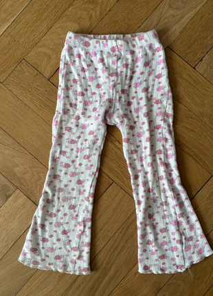 Pantalon fleuri pattes d’eph Zara, marque: Zara, état: Très bon état, taille: 5 ans / 110 cm, 3,50 €, 4,38 € Protection acheteurs incluse