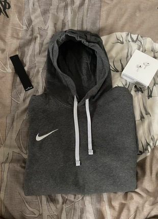 Pull à capuche Nike, marque: Nike, état: Très bon état, taille: M, 25,00 €, 26,95 € Protection acheteurs incluse
