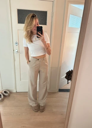 Beige pantalon, brand: OutfitBook, condizioni: Nuovo senza cartellino, taglia: S / IT 40 / EU 36, €14.99, €16.44 include la Protezione acquisti