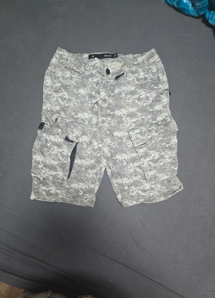 Korte leger broek, merk: LeGer, staat: Goed, maat: M, € 4,00, € 4,90 inclusief Kopersbescherming