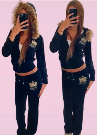 Juicy Couture Black Crown Rhinestone Velour Set w/ Fur Hood – Authentic, merk: Juicy Couture, staat: Heel goed, maat: S / 36 / 8, € 95,00, € 100,45 inclusief Kopersbescherming