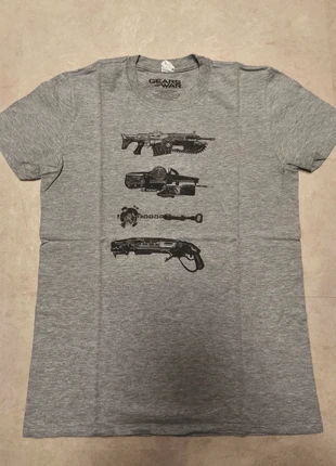 Gears of War 4 Official Weapons Shirt 2016, marke: Gildan, zustand: Sehr gut, größe: M, 49,99 €, 52,69 € inklusive Vinted-Käuferschutz