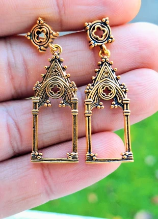 Boucles d'Oreilles style Vintage Gothique Dorée, marque: Unique, état: Très bon état, 9,00 €, 10,15 € Protection acheteurs incluse