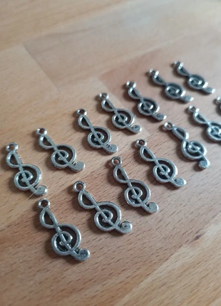 Conjunto 14 Clave de Sol Pendente, estado: Novo sem etiquetas, €1.50, €2.28 inclui Proteção do Comprador