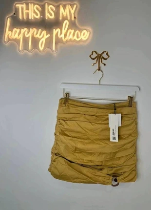 Jupe courte taille haute froncée avec bijou kaki taille M ZARA, marke: Zara, zustand: Neu, mit Etikett, größe: M / 38 / 10, 8,00 €, 9,10 € beinhaltet Vinted-Käuferschutz Pro