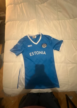 Maillot de football Estonie 🇪🇪, marque: International, état: Très bon état, taille: 13 ans / 158 cm, 4,99 €, 5,94 € Protection acheteurs incluse