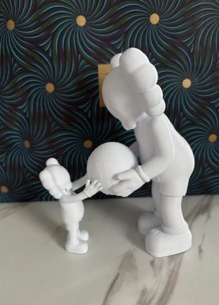 Figurine kaws de 18cm, marque: Kaws, état: Neuf sans étiquette, taille: Taille unique, 12,00 €, 13,30 € Protection acheteurs incluse