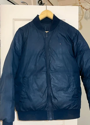 Double-sided Tommy Hilfiger pufferjacket, merk: Tommy Hilfiger, staat: Heel goed, maat: S, € 34,99, € 37,44 inclusief Kopersbescherming