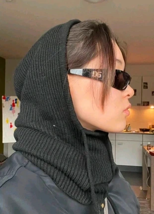 Cagoule noir, marca: Boutique Parisienne, estado: Muito bom, tamanho: Tamanho único, €10.00, €11.20 inclui Proteção do Comprador