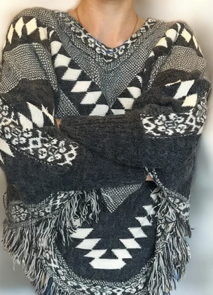 Fogle Rosse Wool Blend Poncho Sweater with Fringe – One Size, marque: Foglie Rosse, état: Très bon état, taille: Taille unique, 15,00 €, 16,45 € Protection acheteurs incluse